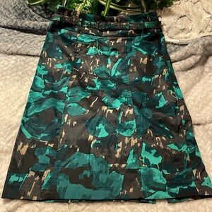 NEW YORK & CO ladies skirt Sz 2 floral teal black double vents belted like NEW